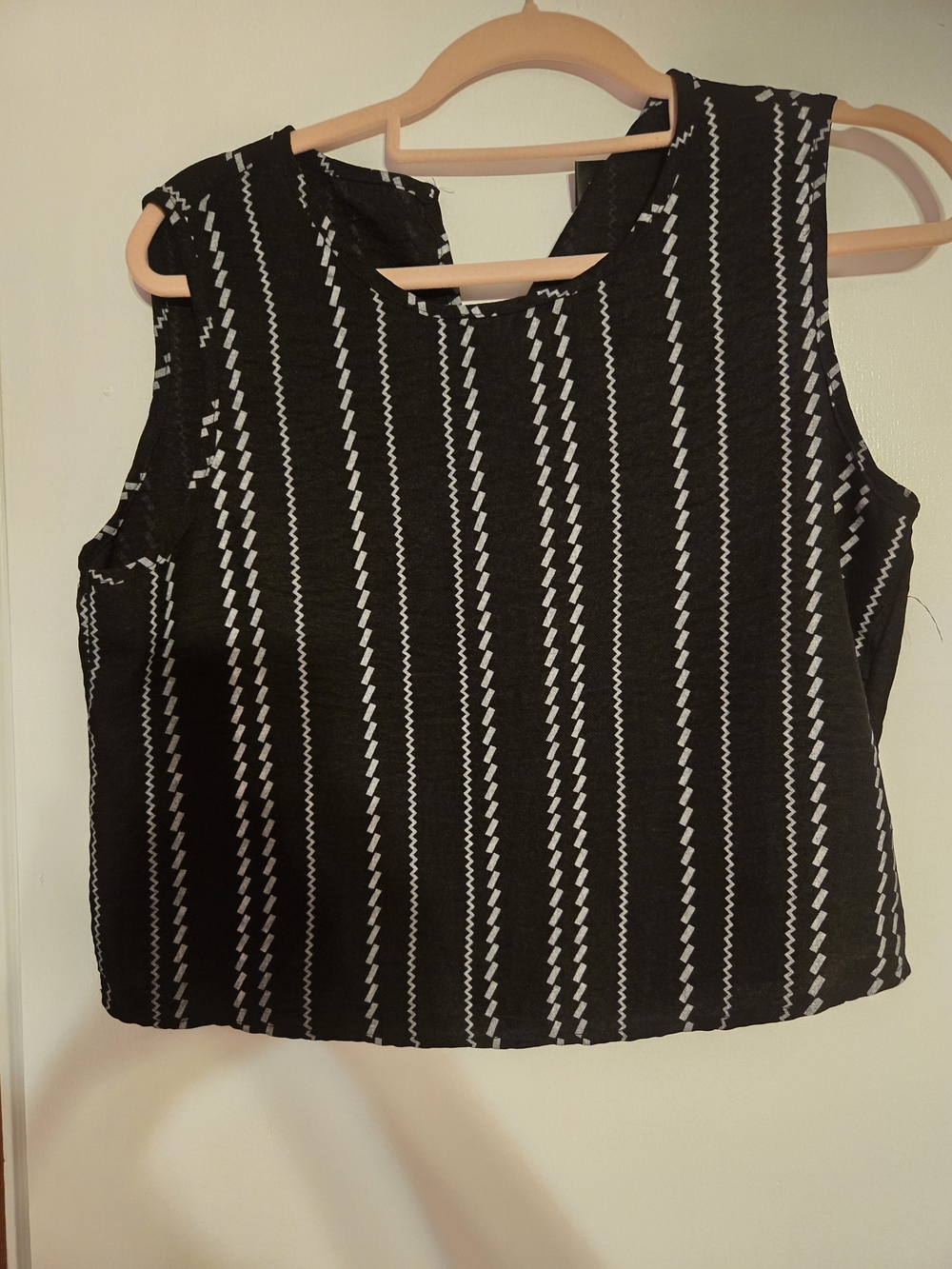 SHEIN Black Tank Top with White Vertical Zigzag Stripes